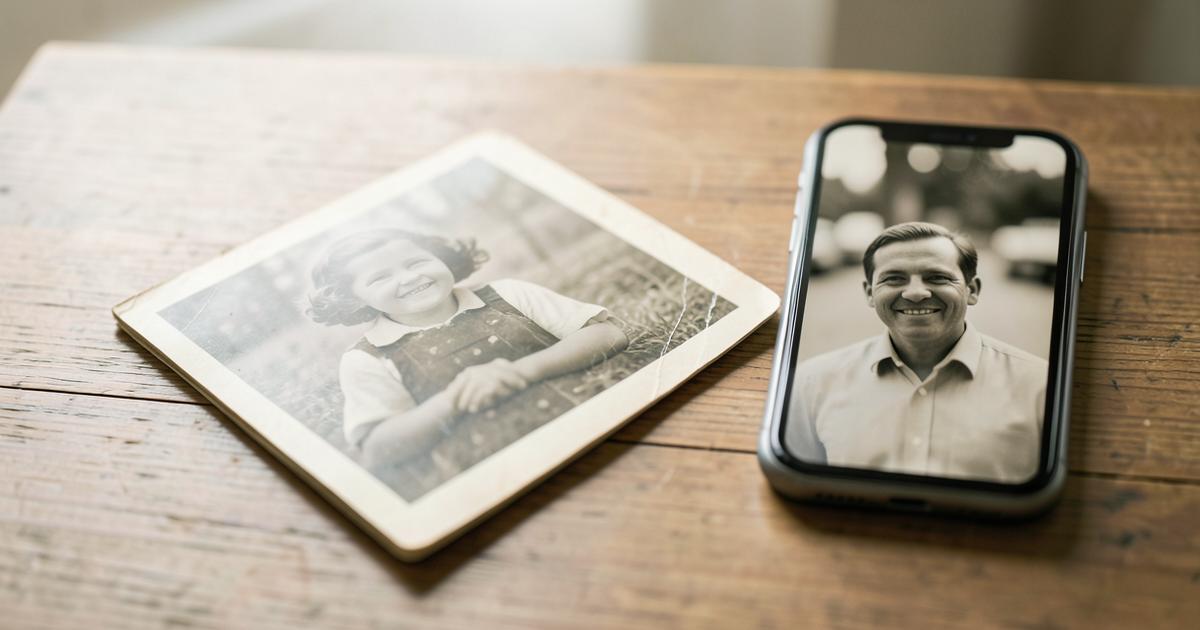 Stare zdjęcie dziecka na drewnianym stole obok telefonu z ożywionym portretem